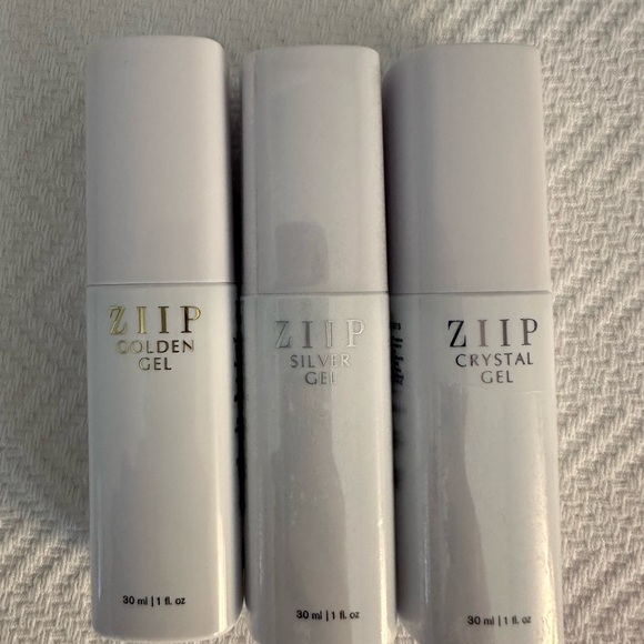 ZIIP 2.0 Microcurrent Facial Device with White and Silver Design - Picture 4 of 6